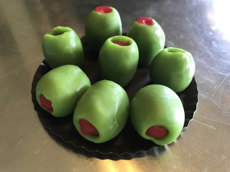 15 Wax Olives- green or black